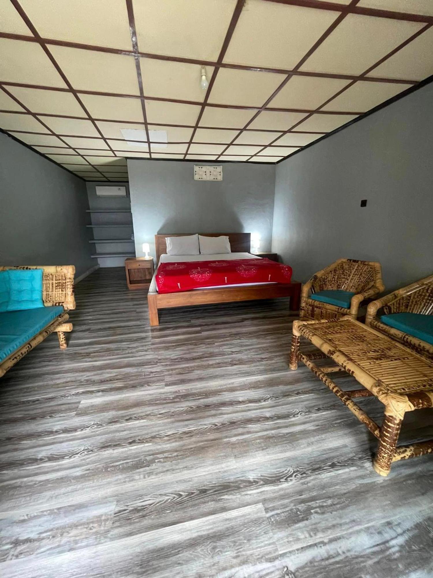Supersuck Hotel Maluk Ngoại thất bức ảnh